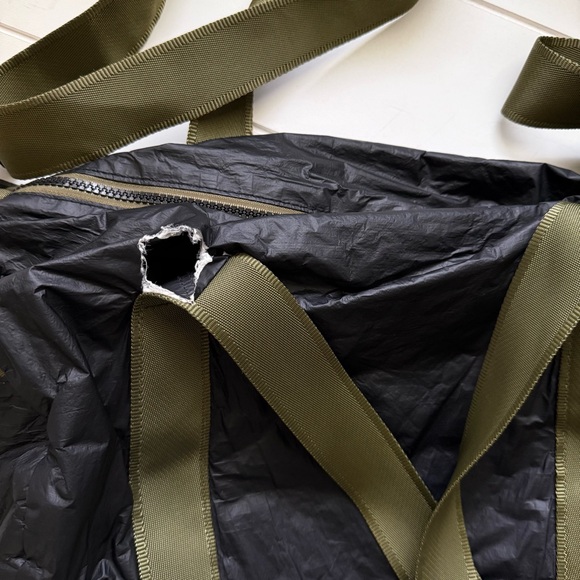 Aloha Collection Black Duffle Bag - Picture 6 of 8